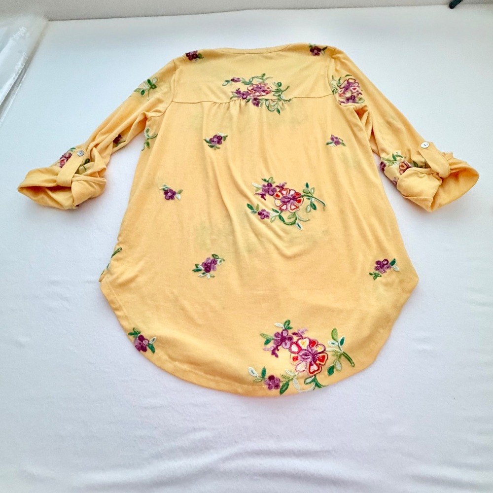 Figueroa & Flower Yellow Floral Embroidered Roll Tab Sleeve Button Down Top S - Picture 10 of 14